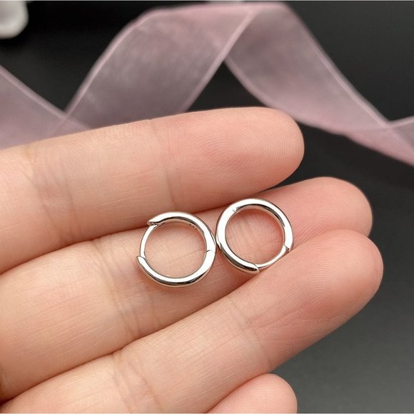 Plain silver small hoop earrings-11mm SH001 Silver - Picture 1 of 10